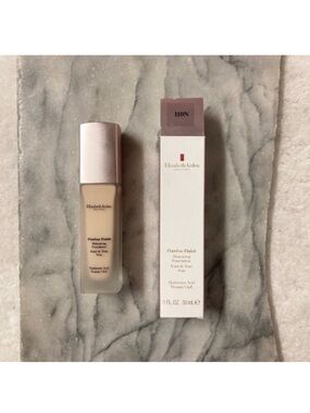 Elizabeth Arden Flawless Finish Skincaring Foundation Shade 110N Neutral New